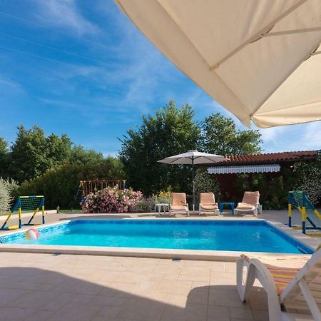 Villa Hacienda Rosemary Muntić Esterno foto