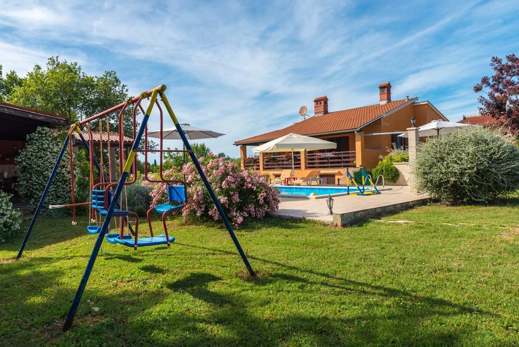 Villa Hacienda Rosemary Muntić Esterno foto