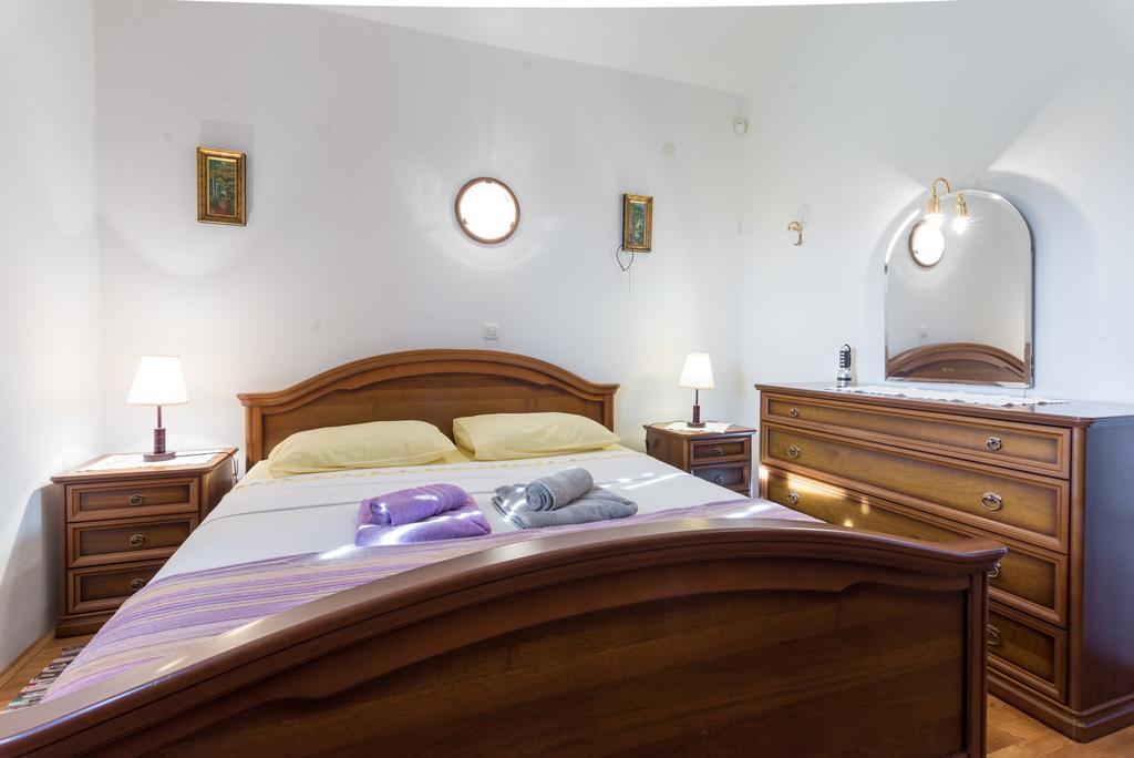 Villa Hacienda Rosemary Muntić Esterno foto