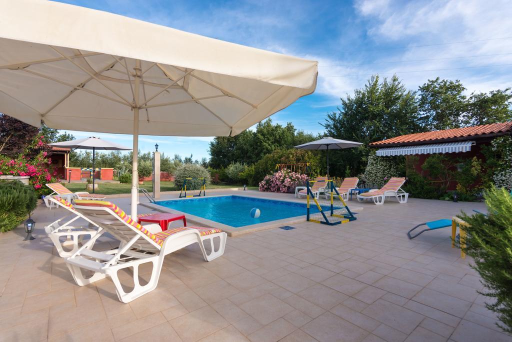 Villa Hacienda Rosemary Muntić Esterno foto