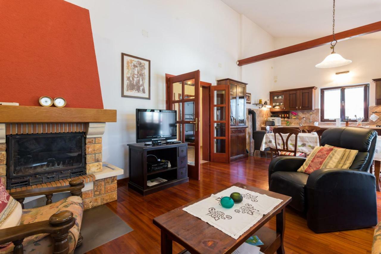 Villa Hacienda Rosemary Muntić Esterno foto