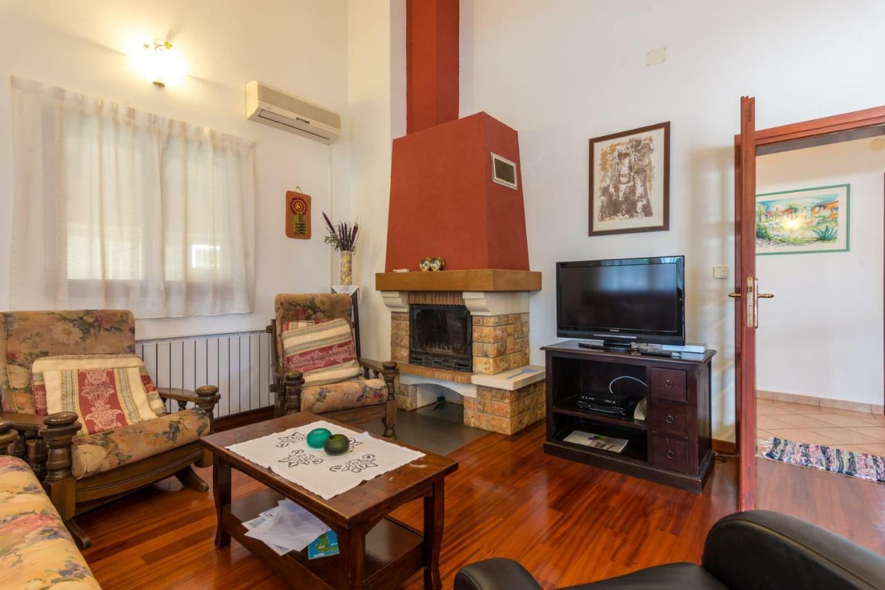 Villa Hacienda Rosemary Muntić Esterno foto