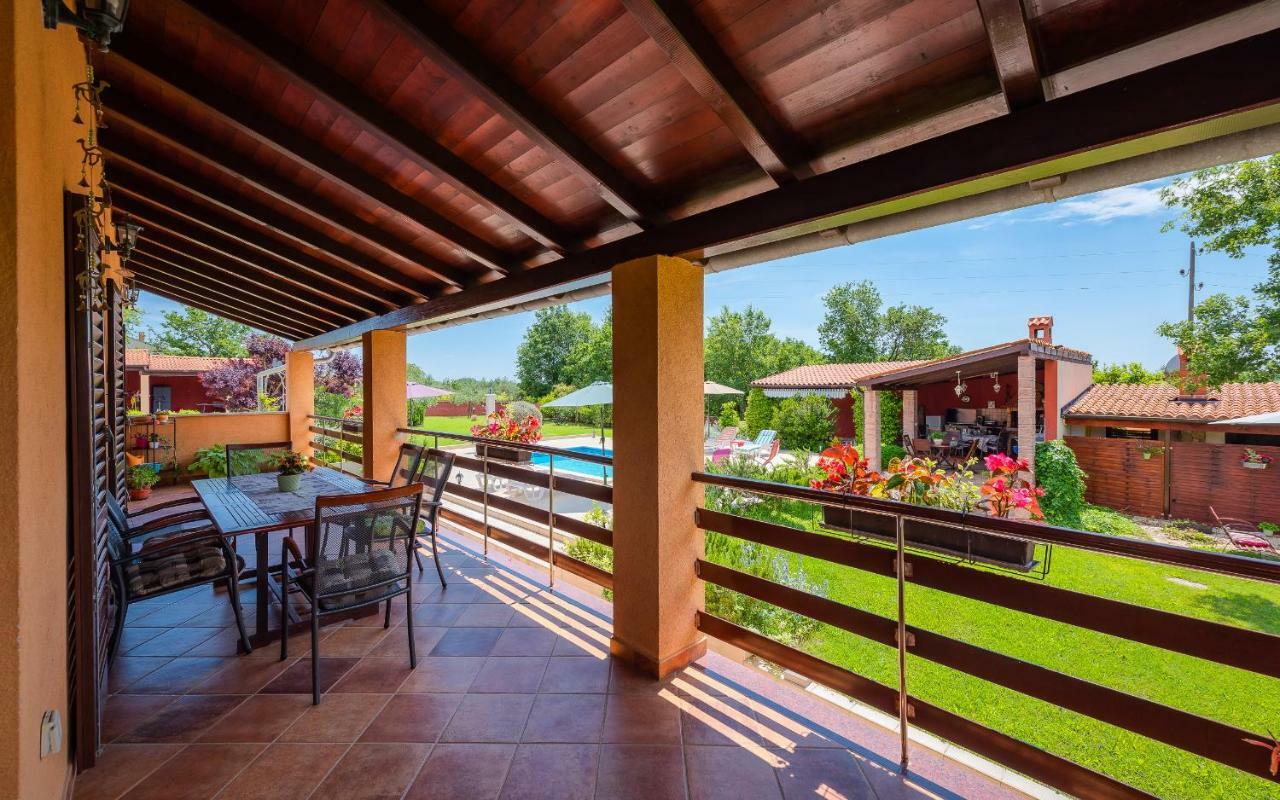 Villa Hacienda Rosemary Muntić Esterno foto