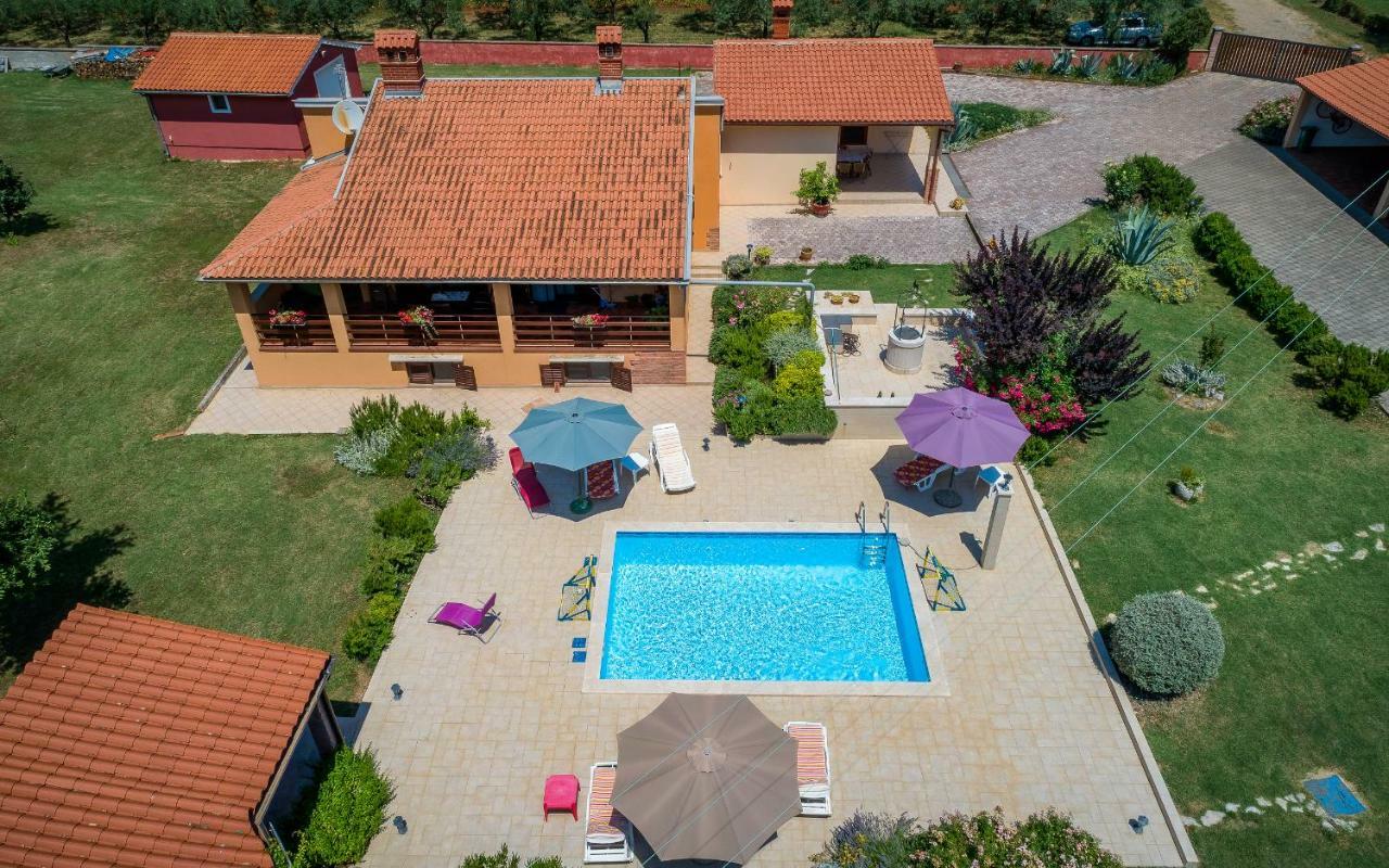 Villa Hacienda Rosemary Muntić Esterno foto