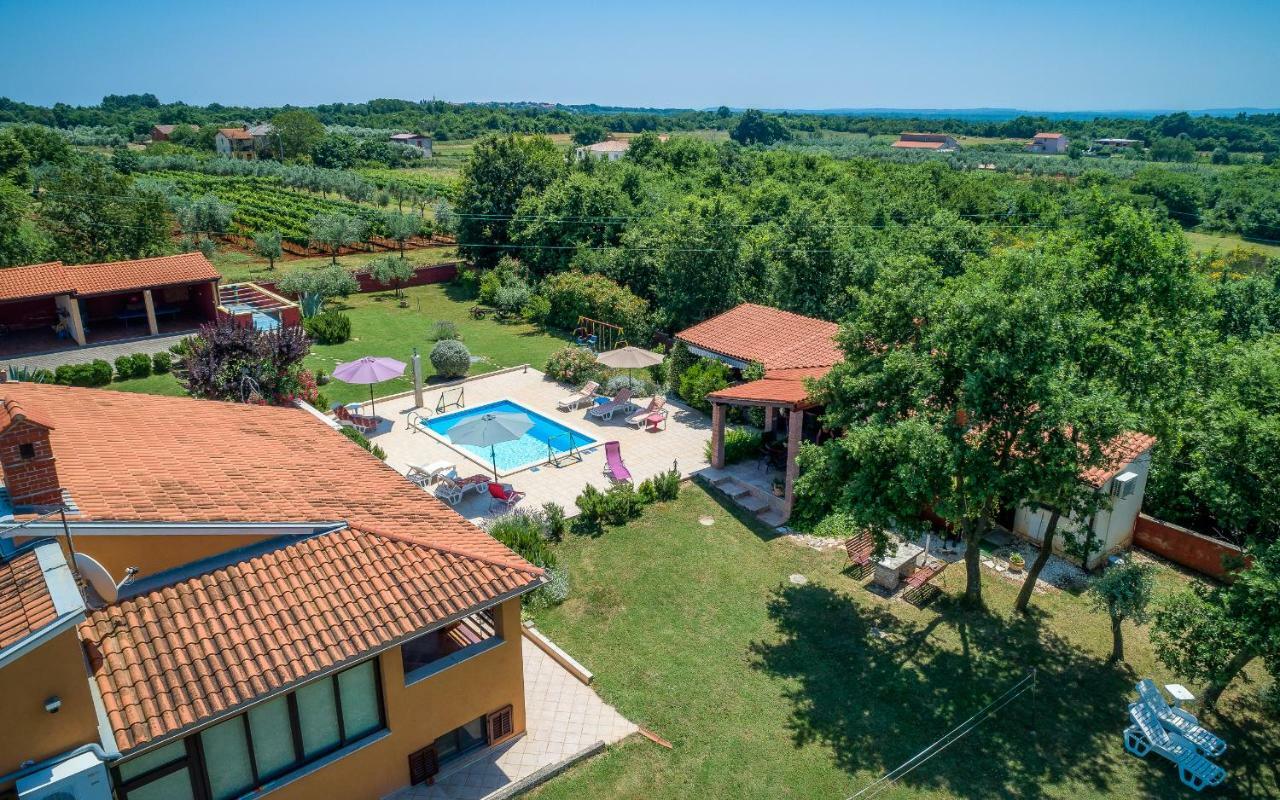 Villa Hacienda Rosemary Muntić Esterno foto