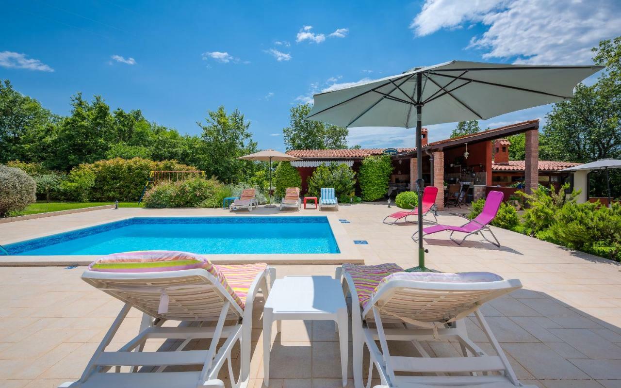 Villa Hacienda Rosemary Muntić Esterno foto