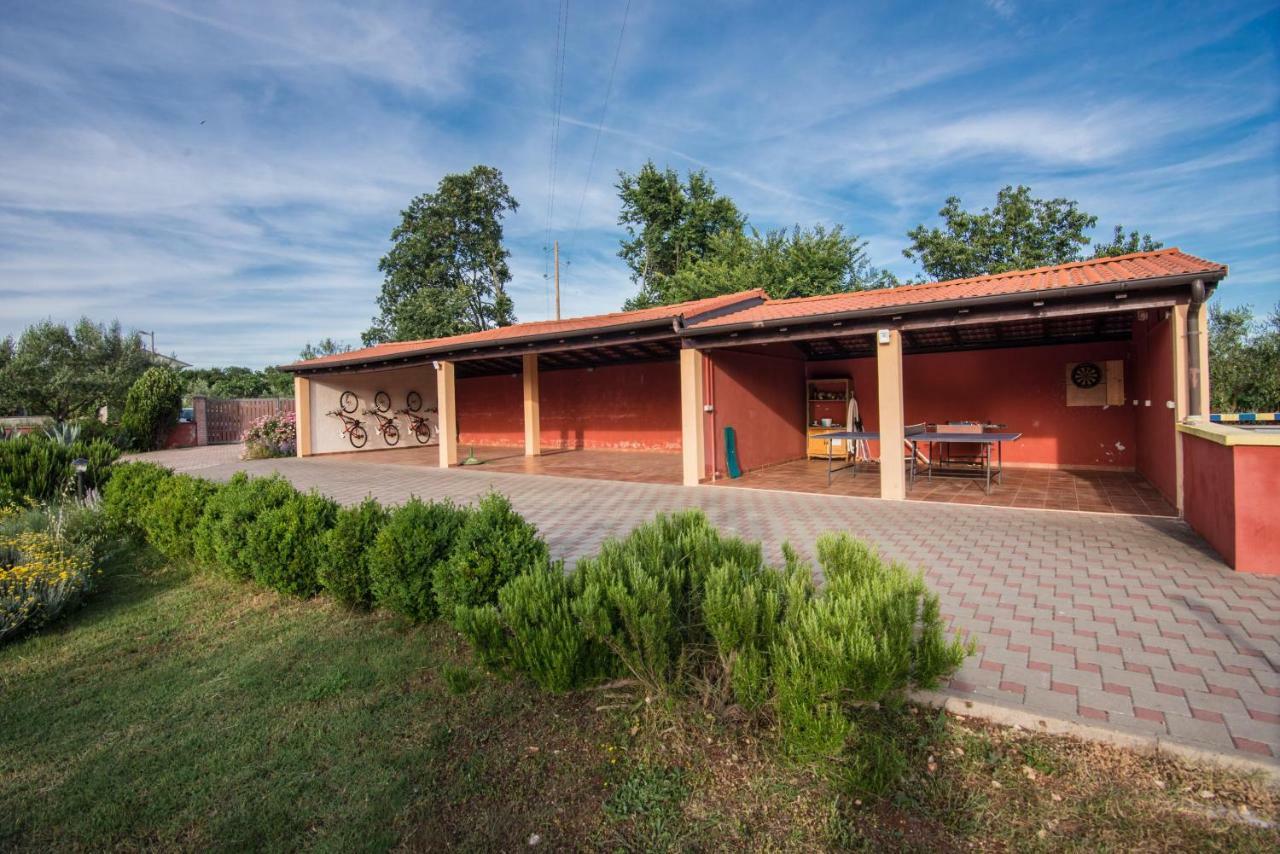 Villa Hacienda Rosemary Muntić Esterno foto