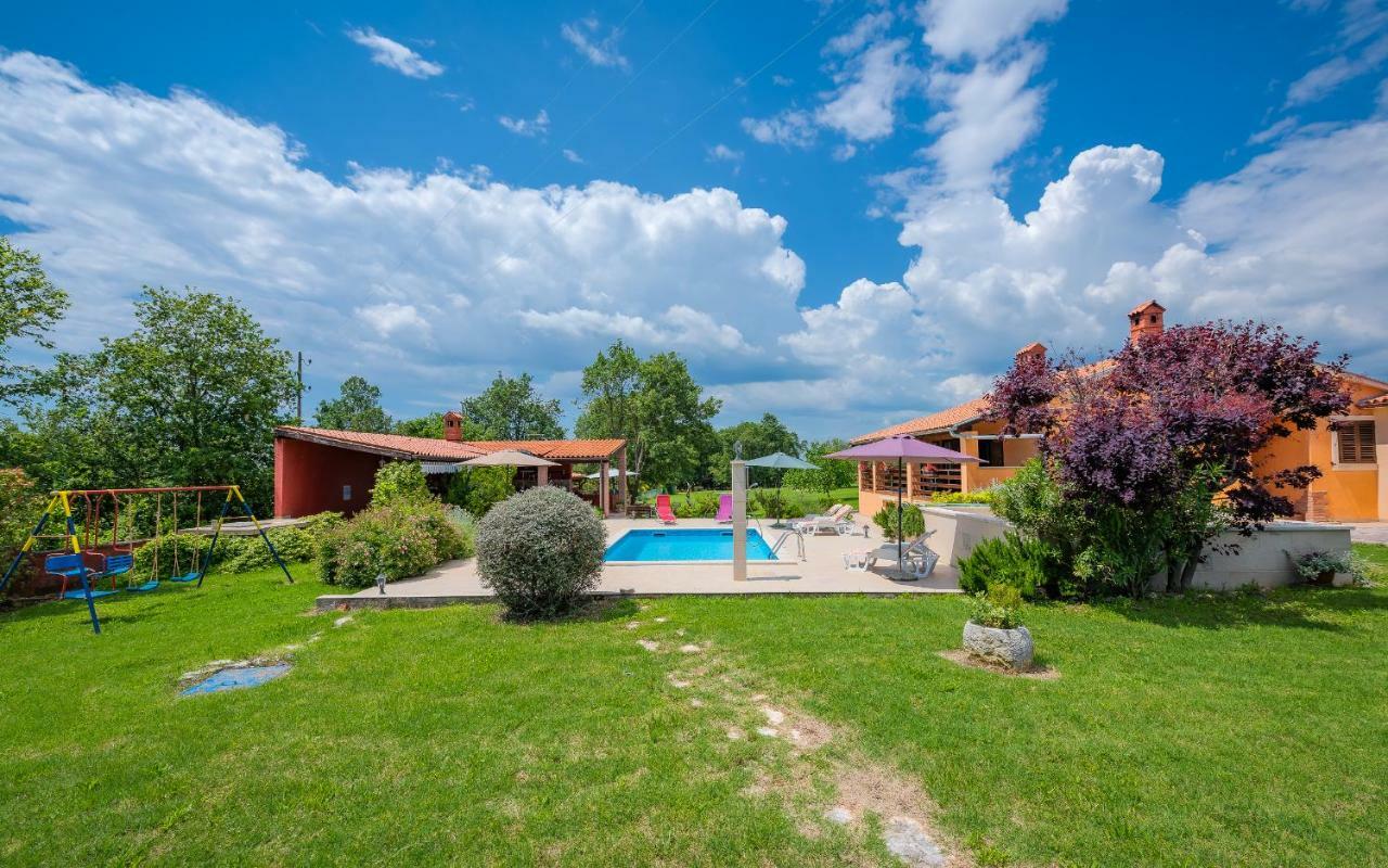 Villa Hacienda Rosemary Muntić Esterno foto