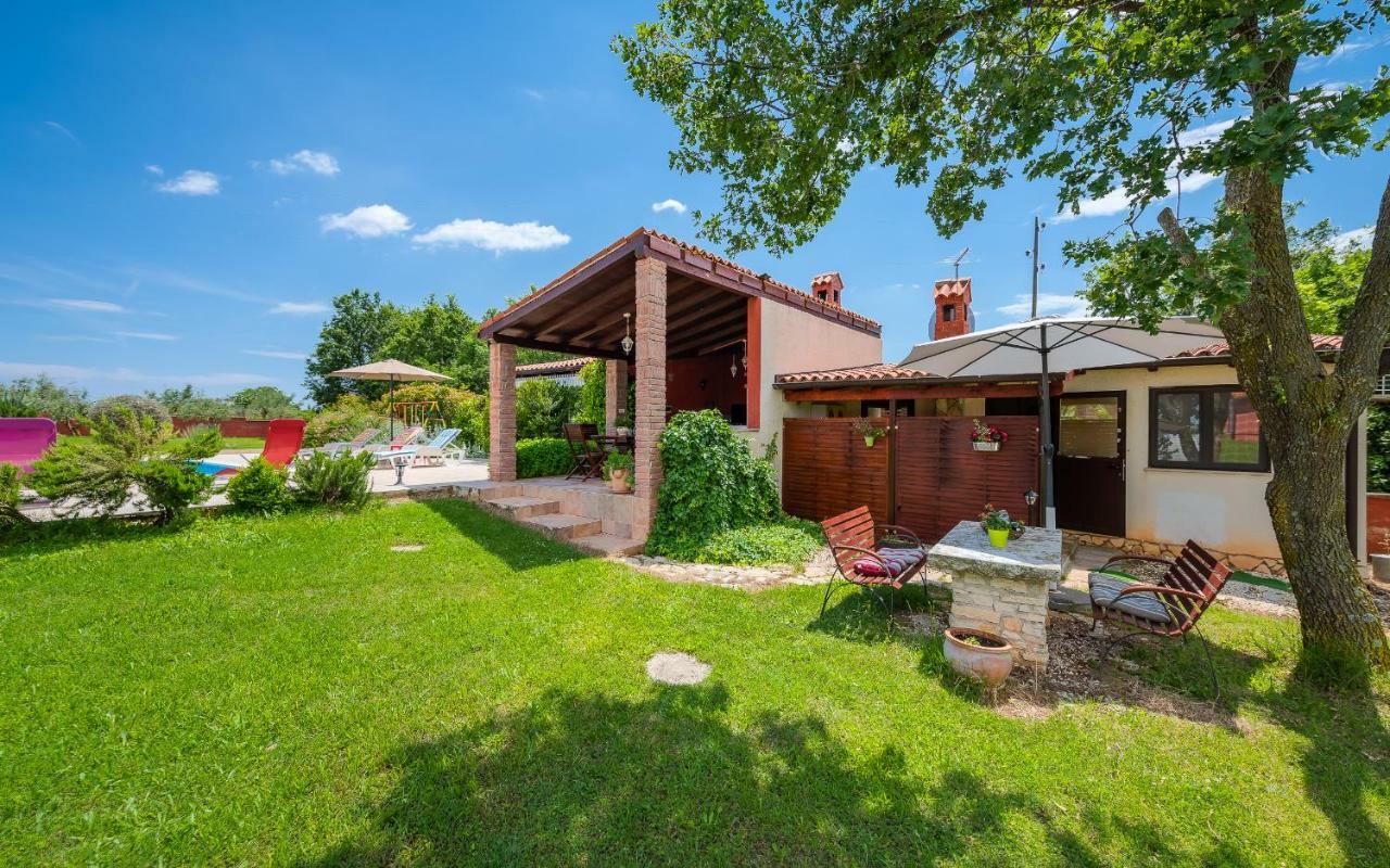 Villa Hacienda Rosemary Muntić Esterno foto
