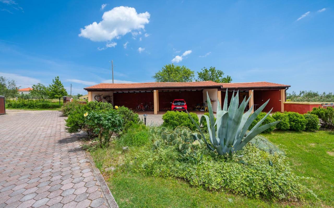 Villa Hacienda Rosemary Muntić Esterno foto