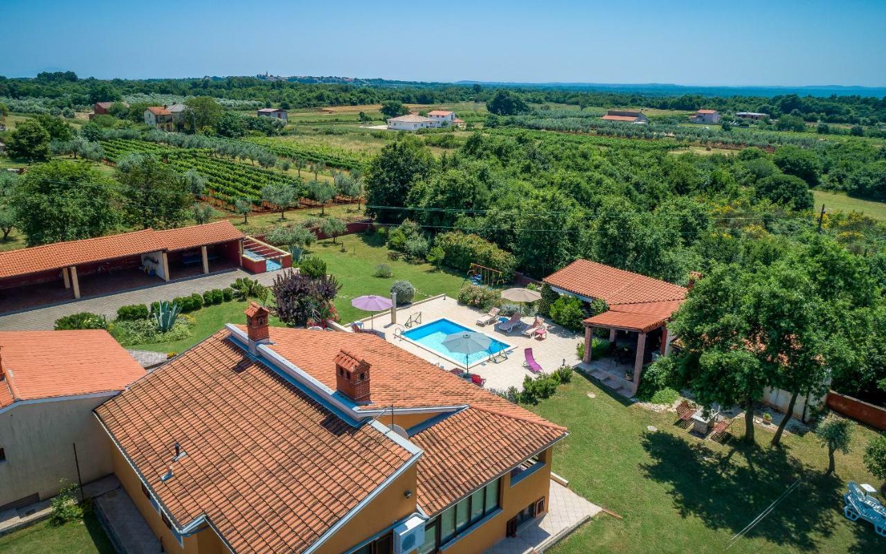 Villa Hacienda Rosemary Muntić Esterno foto