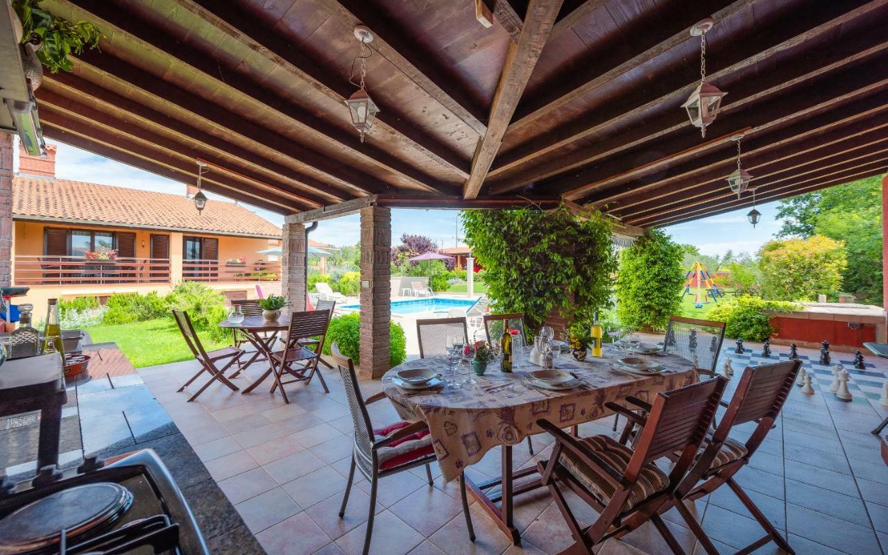 Villa Hacienda Rosemary Muntić Esterno foto