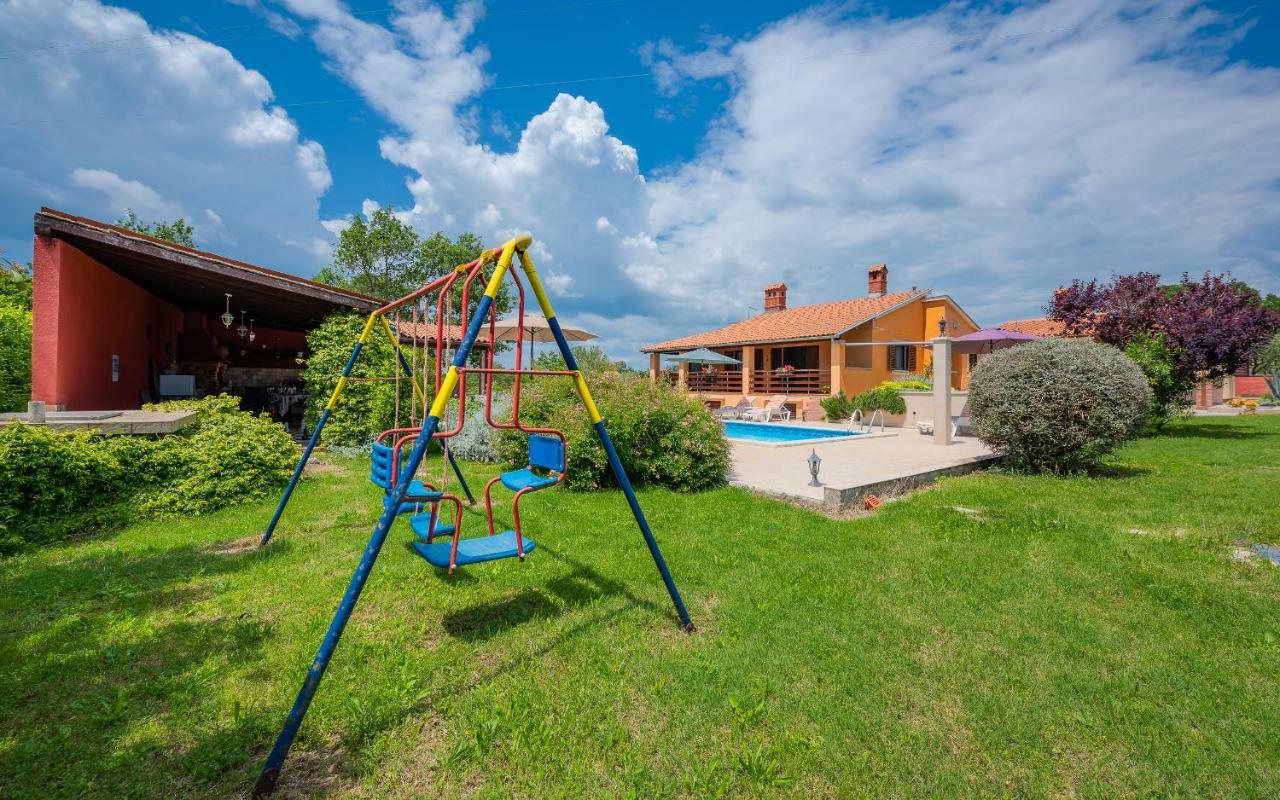Villa Hacienda Rosemary Muntić Esterno foto