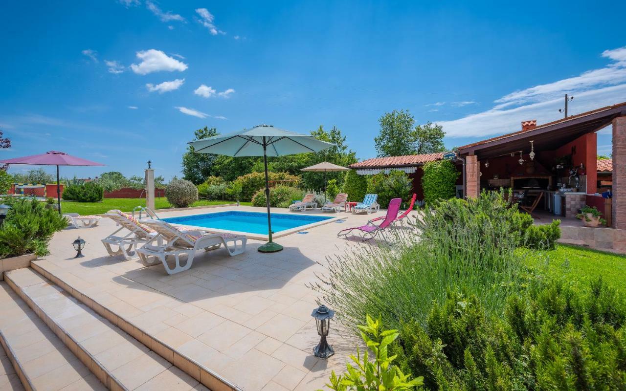 Villa Hacienda Rosemary Muntić Esterno foto