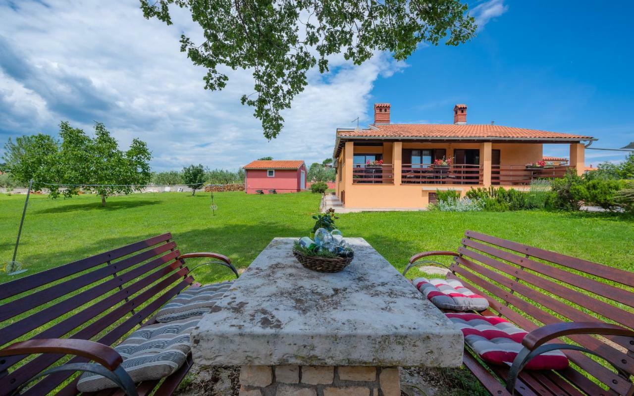 Villa Hacienda Rosemary Muntić Esterno foto