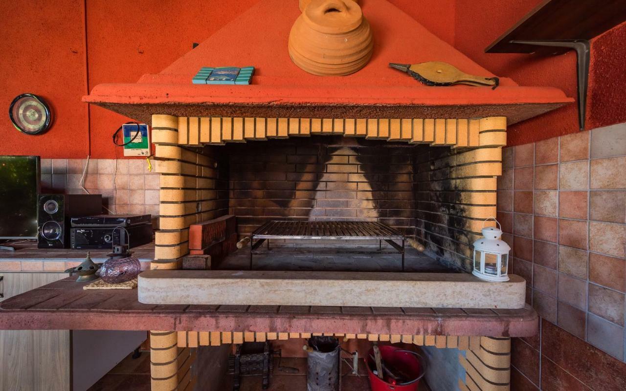Villa Hacienda Rosemary Muntić Esterno foto