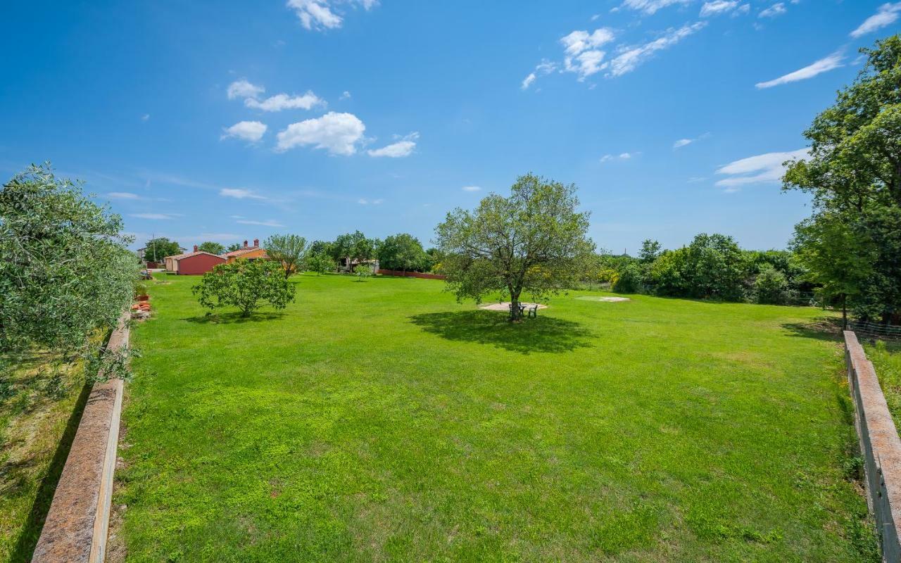 Villa Hacienda Rosemary Muntić Esterno foto