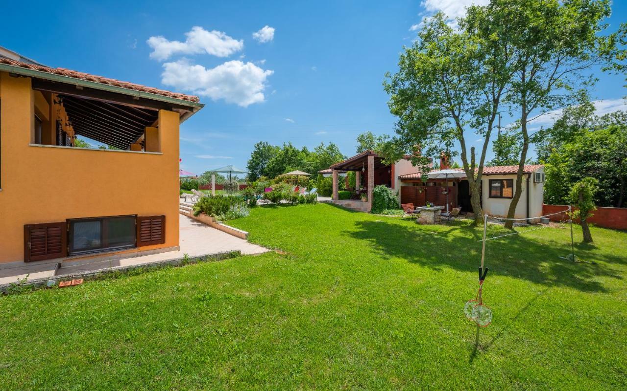 Villa Hacienda Rosemary Muntić Esterno foto