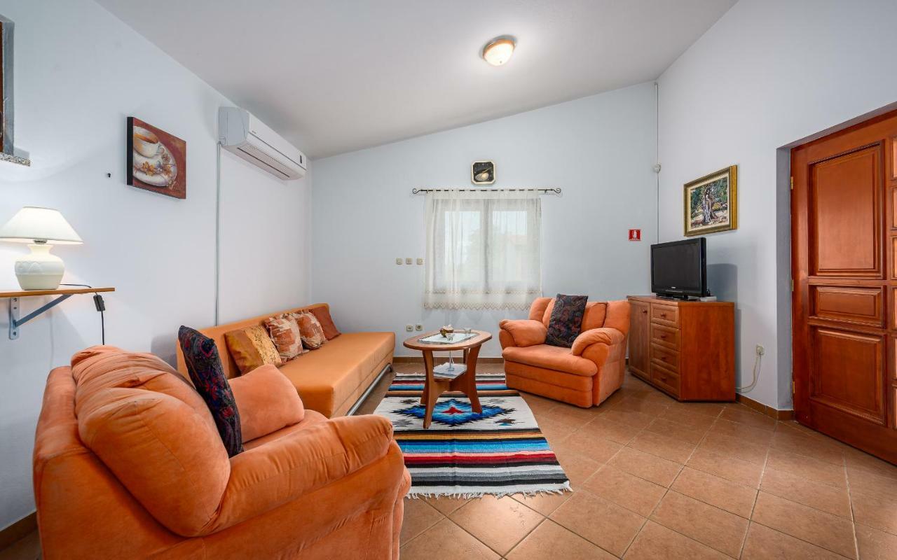 Villa Hacienda Rosemary Muntić Esterno foto