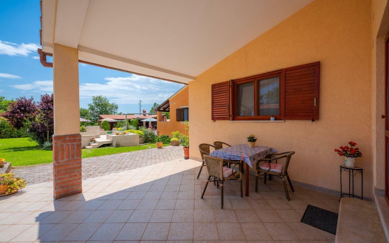Villa Hacienda Rosemary Muntić Esterno foto