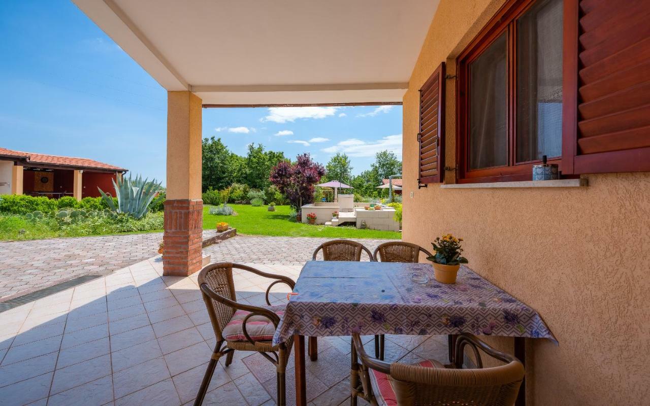 Villa Hacienda Rosemary Muntić Esterno foto