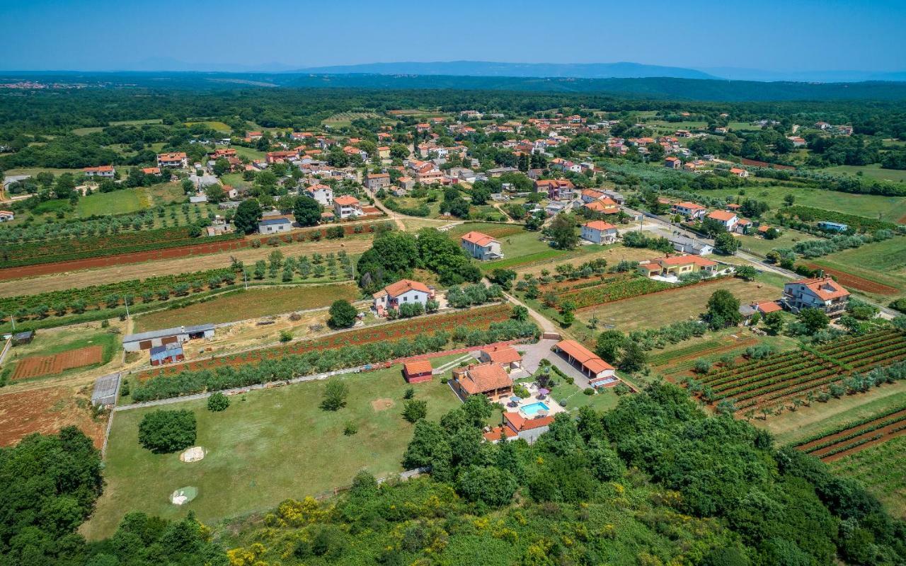 Villa Hacienda Rosemary Muntić Esterno foto