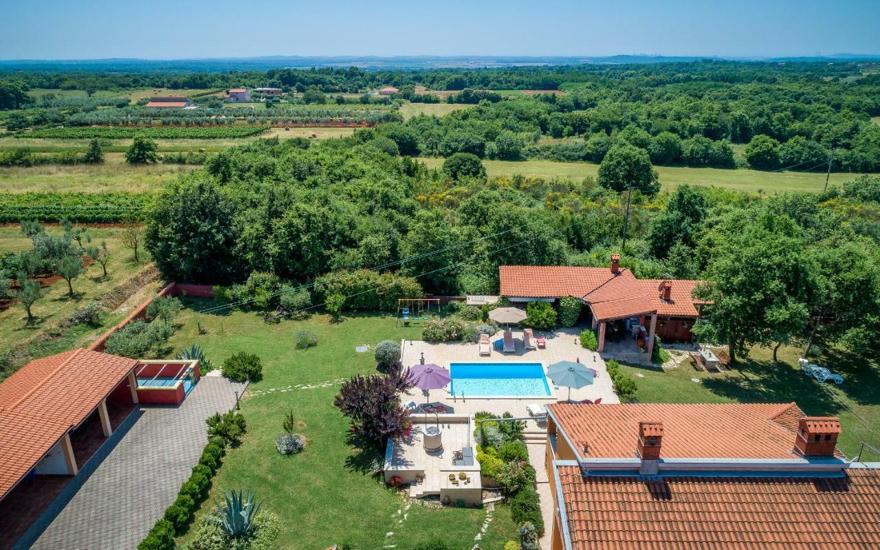 Villa Hacienda Rosemary Muntić Esterno foto