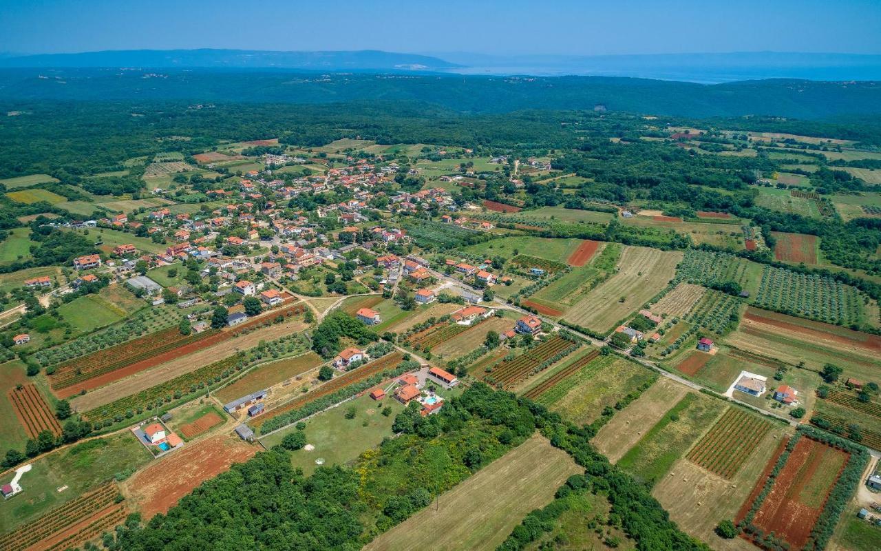 Villa Hacienda Rosemary Muntić Esterno foto