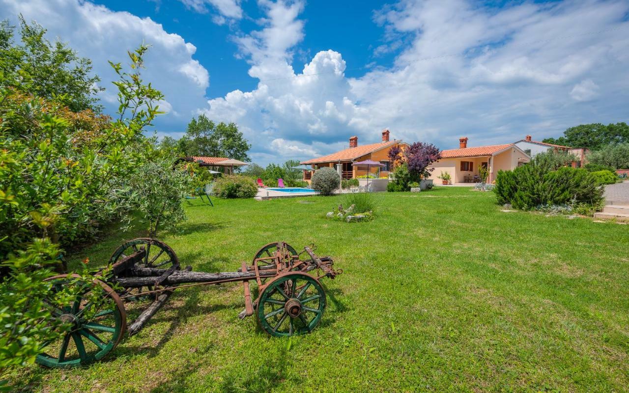 Villa Hacienda Rosemary Muntić Esterno foto