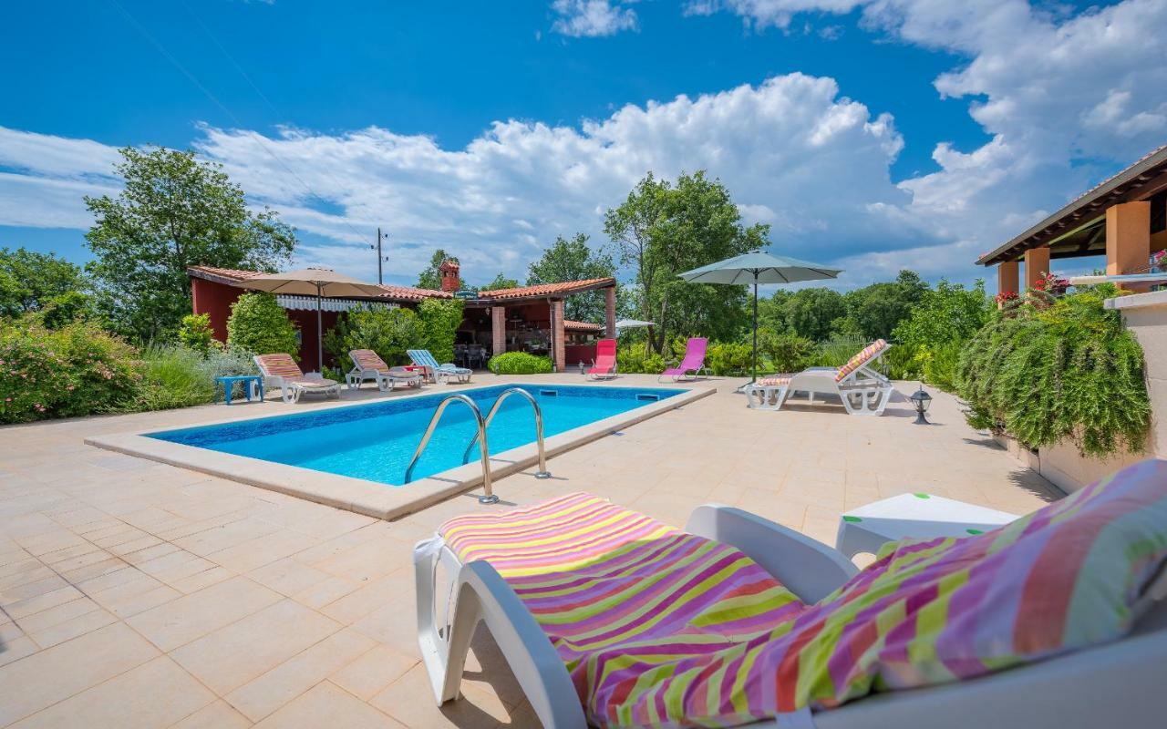 Villa Hacienda Rosemary Muntić Esterno foto