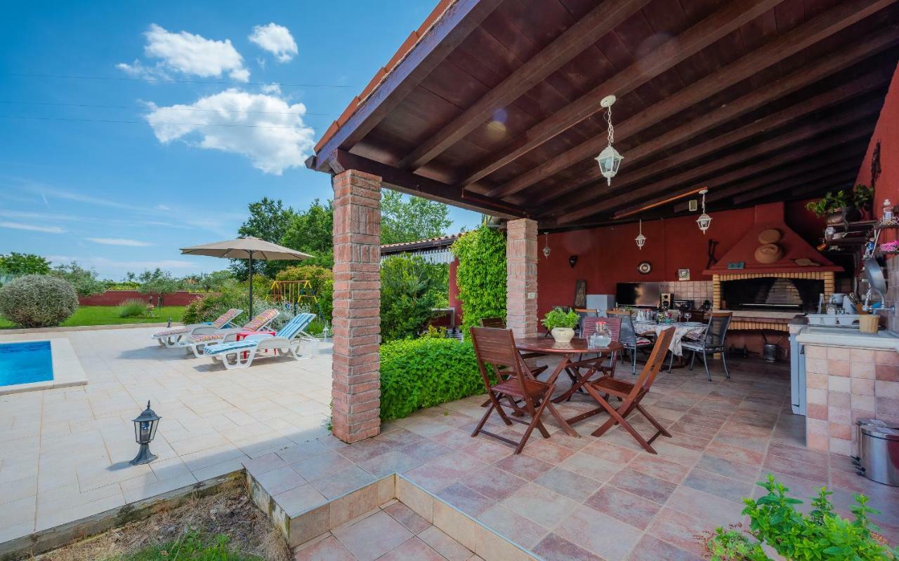 Villa Hacienda Rosemary Muntić Esterno foto