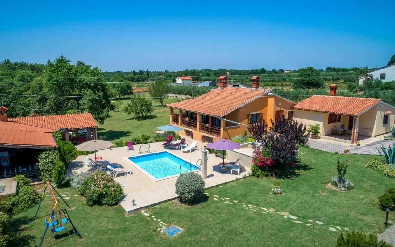 Villa Hacienda Rosemary Muntić Esterno foto